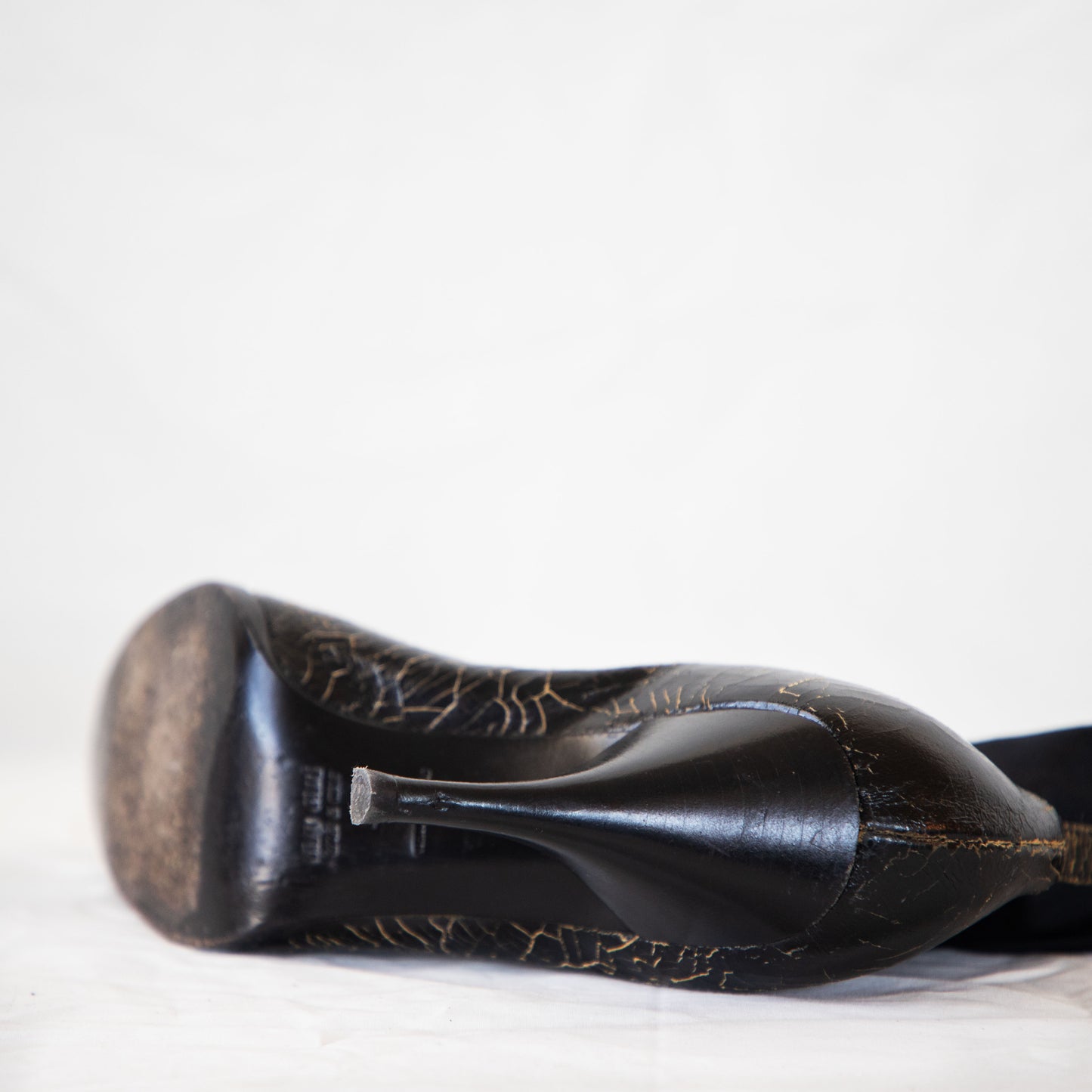 Miu Miu FW 2001 Cracked Leather Pumps Icarus Vintage
