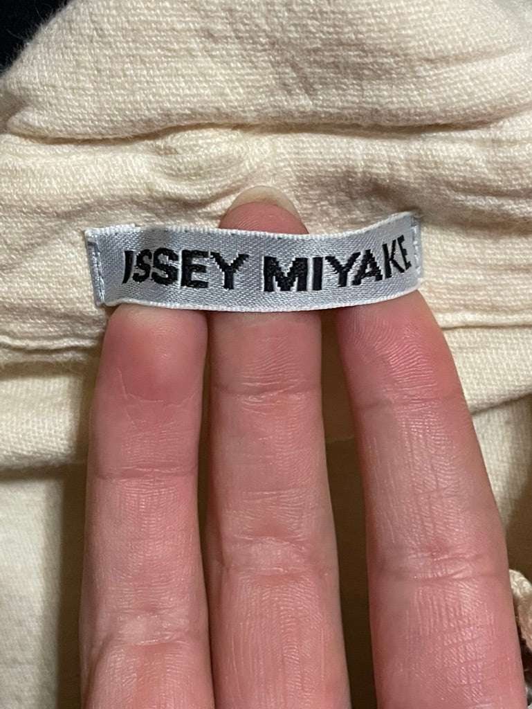 Issey Miyake 1990’s Eggshell Stretch Button-up 150.00 Icarus Vintage