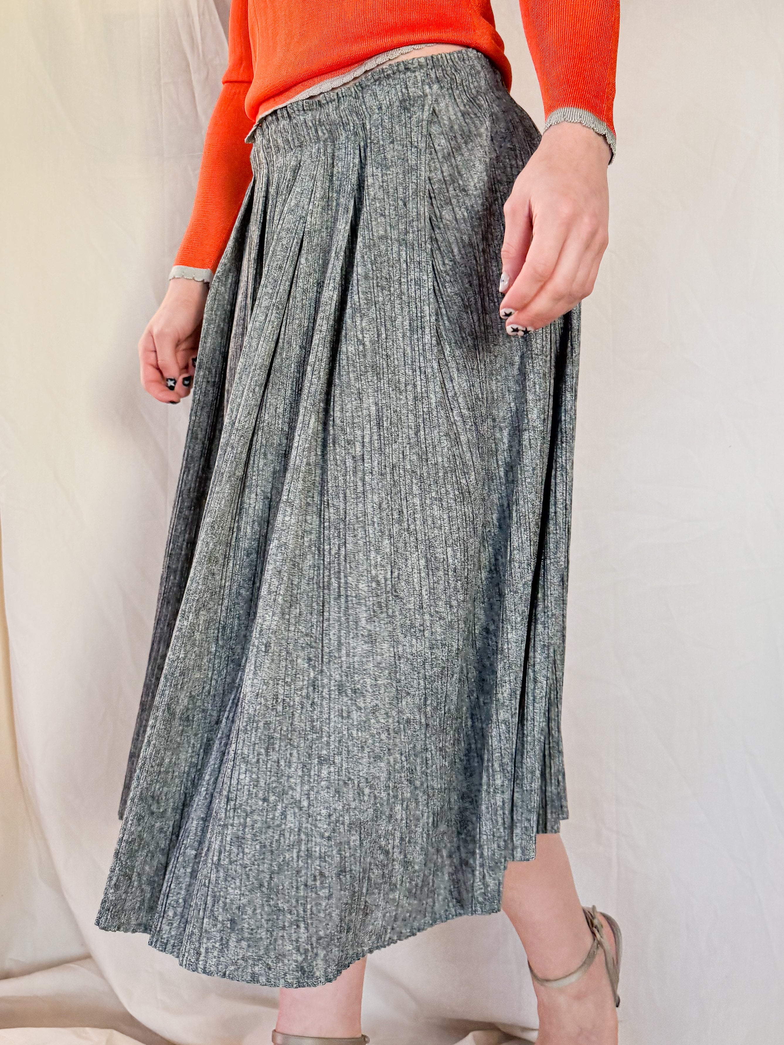 PLEATS PLEASE ISSEY MIYAKE プリーツスカート 1グレー Issey Miyake Pleats Please Gray Pleated Skirt – Icarus Vintage