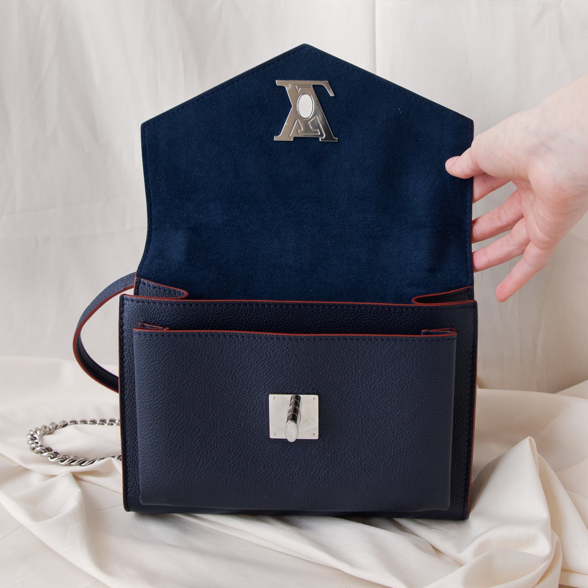 Túi Nữ Louis Vuitton MyLockMe Chain Bag 'Navy Blue' M20982 – LUXITY