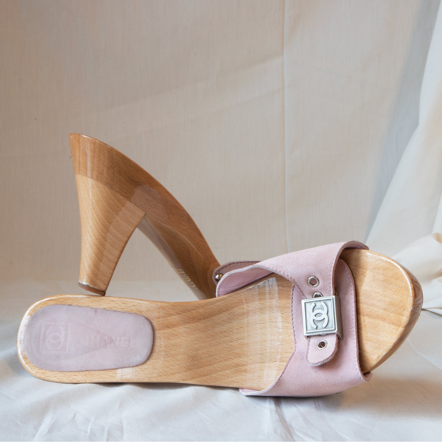 Chanel SS 2005 Pink Suede Wooden Mules 375.00 Icarus Vintage