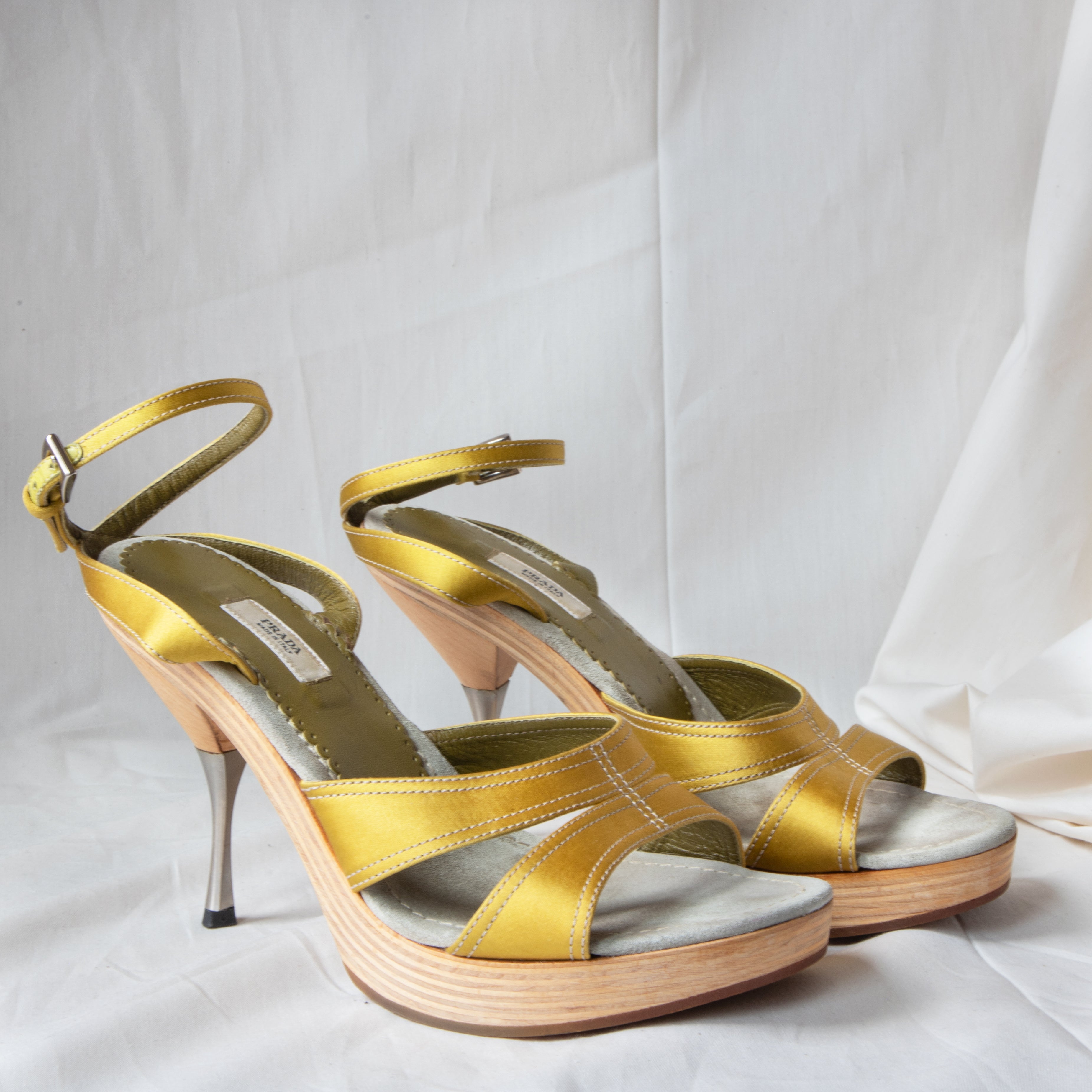 Vintage shops Chartreuse Pumps