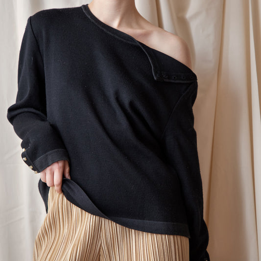 Gucci 1970’s Black Wool Sweater with Pearlescent Buttons 115.00 Icarus Vintage